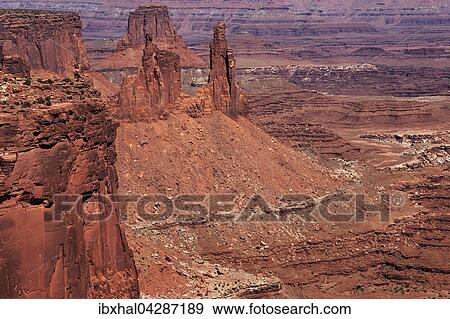 Ausblick beim Mesa Arch auf Erosionslandschaft, Felsformationen, Island in the Sky, Canyonlands-Nationalpark, Utah, USA, Nordamerika View Large Photo Image Stock Photo - Ausblick beim Mesa Arch auf Erosionslandschaft, Felsformationen, Island in the Sky, Canyonlands-Nationalpark, Utah, USA, Nordamerika. Fotosearch