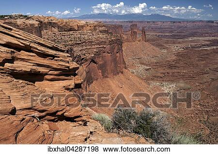 Ausblick beim Mesa Arch auf Erosionslandschaft, Felsformationen, Island in the Sky, Canyonlands-Nationalpark, Utah, USA, Nordamerika View Large Photo Image Stock Photo - Ausblick beim Mesa Arch auf Erosionslandschaft, Felsformationen, Island in the Sky, Canyonlands-Nationalpark, Utah, USA, Nordamerika. Fotosearch