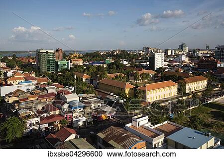Stock Image - Ausblick mit Sisovat Hochschule, hinten Tonle Sap Fluss und Mekong, Stadtansicht, Phnom Penh, Kambodscha, Asien. Fotosearch