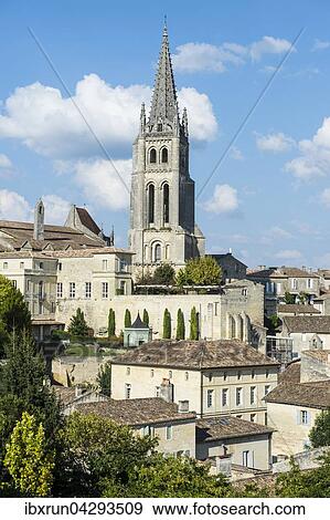 Ausblick uber die Altstadt mit der Felsenkirche, Saint Emilion, Departement Gironde, Frankreich, Europa View Large Photo Image Stock Photo - Ausblick uber die Altstadt mit der Felsenkirche, Saint Emilion, Departement Gironde, Frankreich, Europa. Fotosearch