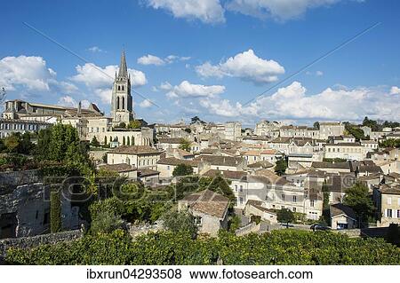 Stock Photo - Ausblick uber die Altstadt, Saint Emilion, Departement Gironde, Frankreich, Europa. Fotosearch