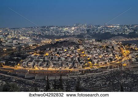 Stock Image - Ausblick vom Aussichtsberg Nabi Samuel, Berg des Propheten Samuel nach Jerusalem, Israel, Asien. Fotosearch