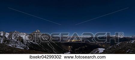 Stock Image - Berglandschaft bei Nacht, vorne Berg Serles, hinten Innsbruck, rechts Wipptal hinten die Nordkette, Stubaier Alpen, Tirol, Osterreich, Europa. Fotosearch