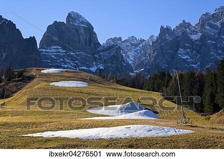 Beschneiungsanlage im Herbst, braune Wiese mit Schneehaufen, hinten Berge, Kreuzbergpass, Sextner Dolomiten, Sudtirol, Italien, Europa View Large Photo Image Stock Image - Beschneiungsanlage im Herbst, braune Wiese mit Schneehaufen, hinten Berge, Kreuzbergpass, Sextner Dolomiten, Sudtirol, Italien, Europa. Fotosearch