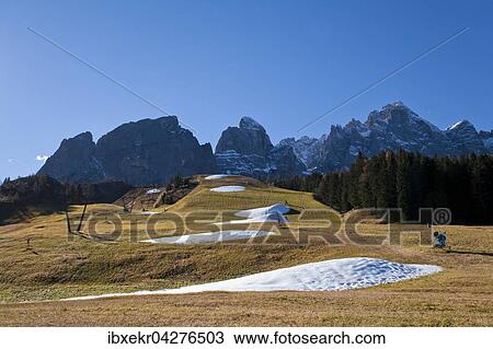 Beschneiungsanlage im Herbst, braune Wiese mit Schneehaufen, hinten Berge, Kreuzbergpass, Sextner Dolomiten, Sudtirol, Italien, Europa View Large Photo Image Stock Image - Beschneiungsanlage im Herbst, braune Wiese mit Schneehaufen, hinten Berge, Kreuzbergpass, Sextner Dolomiten, Sudtirol, Italien, Europa. Fotosearch