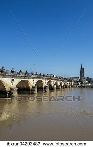 Bogenbrucke uber die Dordogne, Libourne, Departement Gironde, Frankreich, Europa View Large Photo Image Stock Photo - Bogenbrucke uber die Dordogne, Libourne, Departement Gironde, Frankreich, Europa. Fotosearch