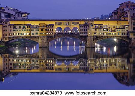 Stock Photo - Brucke Ponte Vecchio uber den Arno mit symmetrischer Wasserspiegelung, Blaue Stunde, Florenz, Toskana, Italien, Europa. Fotosearch