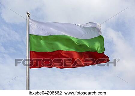 Stock Image - Bulgarische Flagge, Bulgarien Fahne weht im Wind, Bulgarien, Europa. Fotosearch