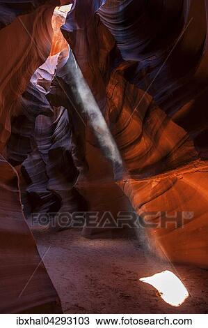 Stock Image - Bunte Sandsteinformation mit Lichteinfall, Upper Antelope Canyon, Slot Canyon, Page, Arizona, USA, Nordamerika. Fotosearch