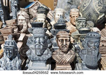 Busten als Souvenirs, alte persische Residenzstadt Pasargadae, nahe Persepolis, Provinz Fars, Iran View Large Photo Image Stock Image - Busten als Souvenirs, alte persische Residenzstadt Pasargadae, nahe Persepolis, Provinz Fars, Iran. Fotosearch