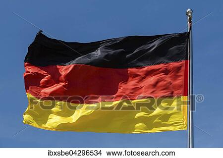 Picture - Deutsche Flagge, Bundesflagge weht im Wind, blauer Himmel. Fotosearch