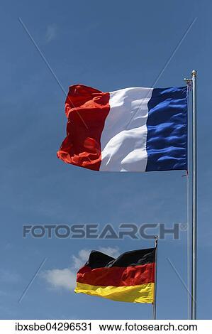 Deutsche und franzosische Flagge wehen im Wind View Large Photo Image Stock Image - Deutsche und franzosische Flagge wehen im Wind. Fotosearch