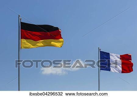Deutsche und franzosische Flagge wehen im Wind View Large Photo Image Stock Image - Deutsche und franzosische Flagge wehen im Wind. Fotosearch