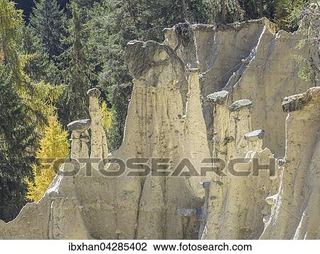Erdpyramiden von Platten, Percha, Trentino-Alto Adige, Sudtirol, Italien, Europa View Large Photo Image Stock Image - Erdpyramiden von Platten, Percha, Trentino-Alto Adige, Sudtirol, Italien, Europa. Fotosearch