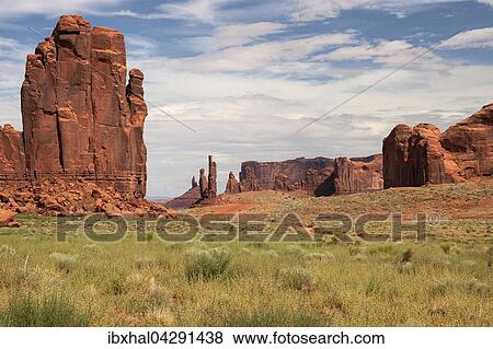 Felsformationen, Raingod Mesa, hinten Mitte Totem Pool und Yei Bi Chei, hinten rechts Thunderbird Mesa, Monument Valley Navajo Tribal Park, Arizona, USA, Nordamerika View Large Photo Image Stock Photo - Felsformationen, Raingod Mesa, hinten Mitte Totem Pool und Yei Bi Chei, hinten rechts Thunderbird Mesa, Monument Valley Navajo Tribal Park, Arizona, USA, Nordamerika. Fotosearch