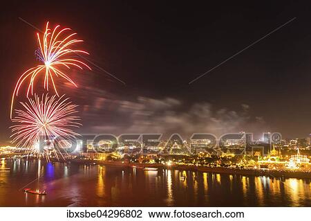 Feuerwerk uber Tonle Sap und Mekong, Stadtansicht, Phnom Penh, Kambodscha, Asien View Large Photo Image Stock Image - Feuerwerk uber Tonle Sap und Mekong, Stadtansicht, Phnom Penh, Kambodscha, Asien. Fotosearch
