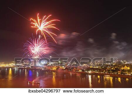 Feuerwerk uber Tonle Sap und Mekong, Stadtansicht, Phnom Penh, Kambodscha, Asien View Large Photo Image Stock Photo - Feuerwerk uber Tonle Sap und Mekong, Stadtansicht, Phnom Penh, Kambodscha, Asien. Fotosearch