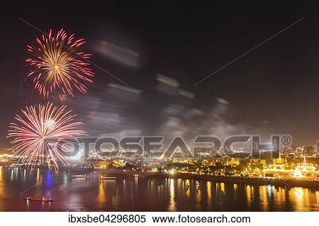 Feuerwerk uber Tonle Sap und Mekong, Stadtansicht, Phnom Penh, Kambodscha, Asien View Large Photo Image Stock Photography - Feuerwerk uber Tonle Sap und Mekong, Stadtansicht, Phnom Penh, Kambodscha, Asien. Fotosearch