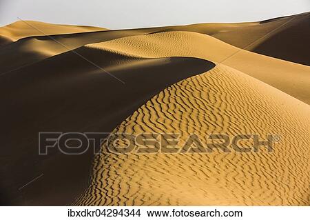 Formen und Strukturen, Licht und Schatten der Sanddunen, Leeres Viertel, Empty Quarter, Sandwuste Rub al-Chali, auch Rub al-Khali, Vereinigte Arabische Emirate, Asien View Large Photo Image Picture - Formen und Strukturen, Licht und Schatten der Sanddunen, Leeres Viertel, Empty Quarter, Sandwuste Rub al-Chali, auch Rub al-Khali, Vereinigte Arabische Emirate, Asien. Fotosearch