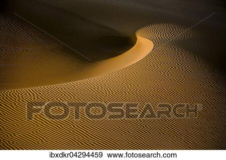 Formen und Strukturen, Licht und Schatten der Sanddunen, Leeres Viertel, Empty Quarter, Sandwuste Rub al-Chali, auch Rub al-Khali, Vereinigte Arabische Emirate, Asien View Large Photo Image Stock Photo - Formen und Strukturen, Licht und Schatten der Sanddunen, Leeres Viertel, Empty Quarter, Sandwuste Rub al-Chali, auch Rub al-Khali, Vereinigte Arabische Emirate, Asien. Fotosearch