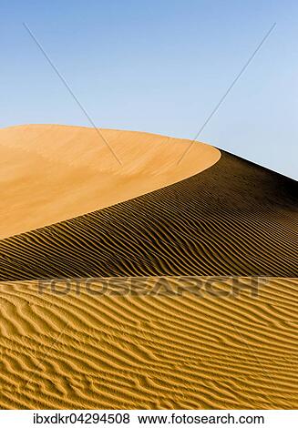 Formen und Strukturen, Licht und Schatten der Sanddunen, Leeres Viertel, Empty Quarter, Sandwuste Rub al-Chali, auch Rub al-Khali, Vereinigte Arabische Emirate, Asien View Large Photo Image Stock Photo - Formen und Strukturen, Licht und Schatten der Sanddunen, Leeres Viertel, Empty Quarter, Sandwuste Rub al-Chali, auch Rub al-Khali, Vereinigte Arabische Emirate, Asien. Fotosearch