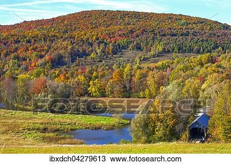 Stock Image - Fruhherbst, Eustis Covered Bridge Brucke, um 1908, Eastern Townships, Waterville, Quebec, Kanada, Nordamerika. Fotosearch