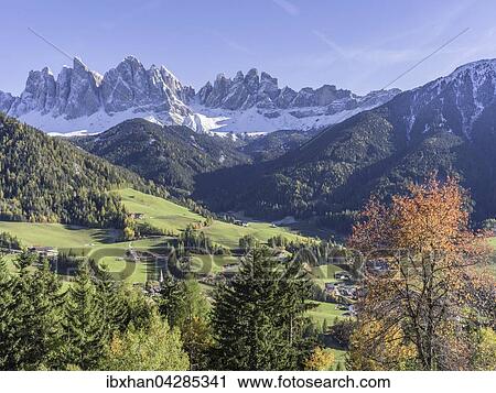 Stock Image - Geislergruppe, Villnosstal, Sudtirol, Italien, Europa. Fotosearch
