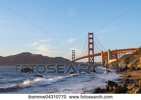 Stock Image - Golden Gate Bridge, Marshall Strand, Marshall's Beach, Felsenkuste, San Francisco, USA, Nordamerika. Fotosearch