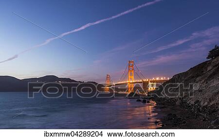 Picture - Golden Gate Bridge, Nacht, Marshall Strand, Marshall's Beach, Felsenkuste, San Francisco, USA, Nordamerika. Fotosearch