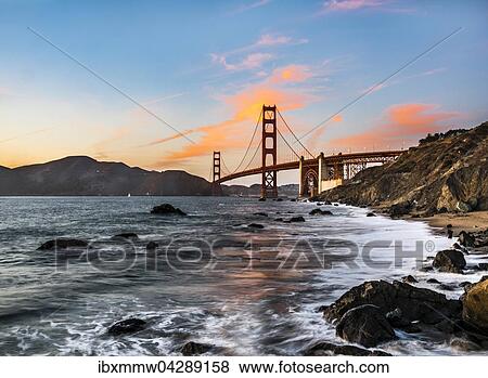 Stock Photo - Golden Gate Bridge, Sonnenuntergang, Marshall Strand, Marshall's Beach, Felsenkuste, San Francisco, USA, Nordamerika. Fotosearch