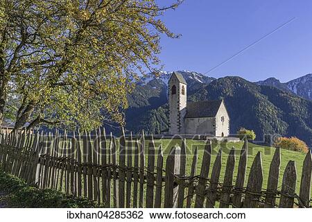 Kirche St. Jakob, Villnosstal, Sudtirol, Italien, Europa View Large Photo Image Stock Image - Kirche St. Jakob, Villnosstal, Sudtirol, Italien, Europa. Fotosearch