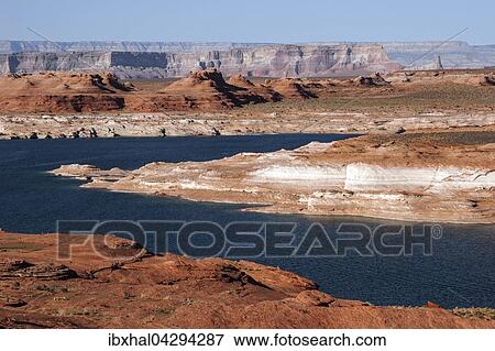 Stock Photo - Landschaft mit roten Navajo-Sandsteinfelsen am Lake Powell, Page, Arizona, USA, Nordamerika. Fotosearch