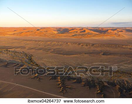 Stock Photo - Morgenlicht, Kulala Wilderness Reserve, Namib-Wuste, Tsarisberge, Trockenfluss Tsauchab, Hammerstein, Sossusvlei, Namib-Naukluft-Nationalpark, Namibia, Afrika. Fotosearch