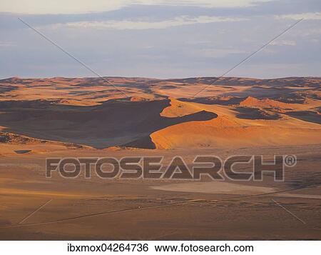Stock Photograph - Namib-Wuste, Kulala Wilderness Reserve, Namib-Wuste, Tsarisberge, Hammerstein, Sossusvlei, Namib-Naukluft-Nationalpark, Namibia, Afrika. Fotosearch