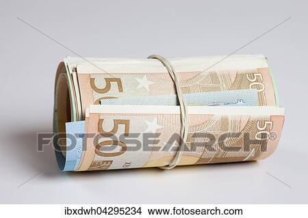 Picture - Rolle mit Gummiband, mehrere Geldscheine, Euro-Scheine. Fotosearch