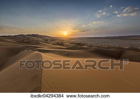 Sanddunen beim Sonnenuntergang, Leeres Viertel, Empty Quarter, Sandwuste Rub al-Chali, auch Rub al-Khali, Vereinigte Arabische Emirate, Asien View Large Photo Image Picture - Sanddunen beim Sonnenuntergang, Leeres Viertel, Empty Quarter, Sandwuste Rub al-Chali, auch Rub al-Khali, Vereinigte Arabische Emirate, Asien. Fotosearch