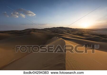 Sanddunen beim Sonnenuntergang, Leeres Viertel, Empty Quarter, Sandwuste Rub al-Chali, auch Rub al-Khali, Vereinigte Arabische Emirate, Asien View Large Photo Image Stock Image - Sanddunen beim Sonnenuntergang, Leeres Viertel, Empty Quarter, Sandwuste Rub al-Chali, auch Rub al-Khali, Vereinigte Arabische Emirate, Asien. Fotosearch