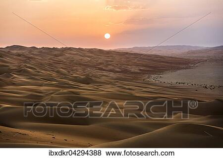 Sanddunen beim Sonnenuntergang, Leeres Viertel, Empty Quarter, Sandwuste Rub al-Chali, auch Rub al-Khali, Vereinigte Arabische Emirate, Asien View Large Photo Image Stock Photo - Sanddunen beim Sonnenuntergang, Leeres Viertel, Empty Quarter, Sandwuste Rub al-Chali, auch Rub al-Khali, Vereinigte Arabische Emirate, Asien. Fotosearch