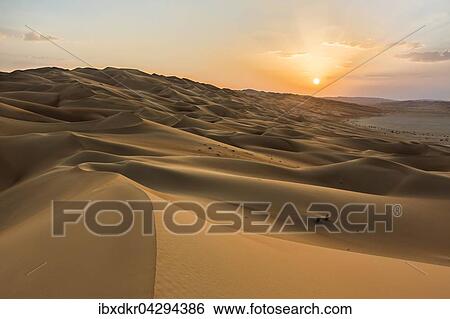 Sanddunen beim Sonnenuntergang, Leeres Viertel, Empty Quarter, Sandwuste Rub al-Chali, auch Rub al-Khali, Vereinigte Arabische Emirate, Asien View Large Photo Image Stock Photograph - Sanddunen beim Sonnenuntergang, Leeres Viertel, Empty Quarter, Sandwuste Rub al-Chali, auch Rub al-Khali, Vereinigte Arabische Emirate, Asien. Fotosearch