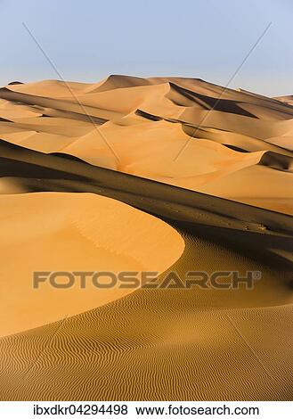 Sanddunen, Leeres Viertel, Empty Quarter, Sandwuste Rub al-Chali, auch Rub al-Khali, Vereinigte Arabische Emirate, Asien View Large Photo Image Stock Photo - Sanddunen, Leeres Viertel, Empty Quarter, Sandwuste Rub al-Chali, auch Rub al-Khali, Vereinigte Arabische Emirate, Asien. Fotosearch