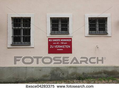 Stock Photography - Schild, neu sanierte Wohnungen zu vermieten, Altstadt, Meissen, Sachsen, Deutschland, Europa. Fotosearch