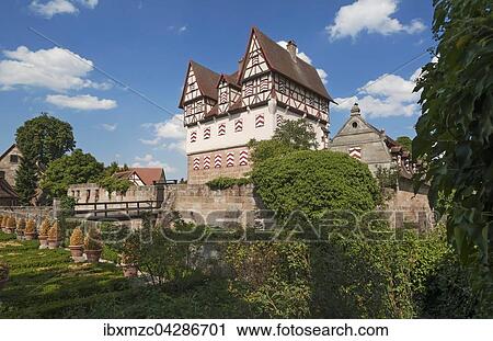 Schloss Neunhof, Jagdschlosschen, vorne der Barockgarten, Neunhof, Nurnberg, Mittelfranken, Bayern, Deutschland, Europa View Large Photo Image Stock Image - Schloss Neunhof, Jagdschlosschen, vorne der Barockgarten, Neunhof, Nurnberg, Mittelfranken, Bayern, Deutschland, Europa. Fotosearch