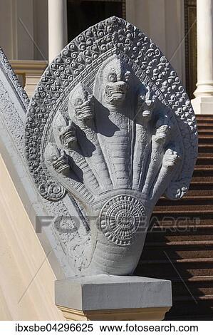 Stock Photography - Siebenkopfige Naga vor der Thronhalle Preah Tineang Tevea Vinichhay oder Thineang Dheva Vinnichay, Konigspalast, Phnom Penh, Kambodscha, Asien. Fotosearch