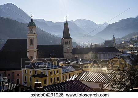 Stadtansicht, Pfarrkirche St. Andreas, Stiftskirche St. Peter und St. Johannes, Franziskaner Kirche, dahinter Steinernes Meer, Berchtesgaden, Berchtesgadener Alpen, Bayern, Deutschland, Europa View Large Photo Image Stock Photograph - Stadtansicht, Pfarrkirche St. Andreas, Stiftskirche St. Peter und St. Johannes, Franziskaner Kirche, dahinter Steinernes Meer, Berchtesgaden, Berchtesgadener Alpen, Bayern, Deutschland, Europa. Fotosearch