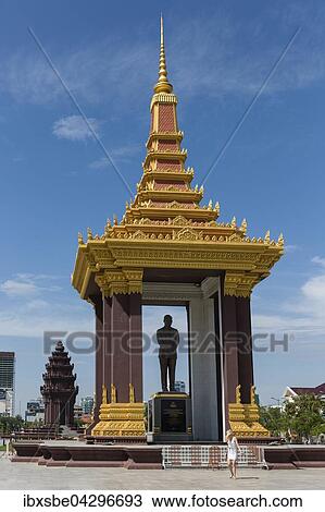 Stock Image - Statue von Norodom Sihanouk vor dem Unabhangigkeitsdenkmal, Konigsdenkmal, Unabhangigkeits-Denkmal, Phnom Penh, Kambodscha, Asien. Fotosearch