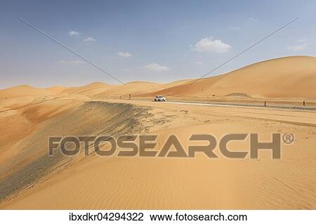 Strasse durch hohe Dunen zum Wusten Resort Hotel Anantara Qasr Al Sarab, nahe Al Gharbia, Leeres Viertel, Empty Quarter, Sandwuste Rub al-Chali, auch Rub al-Khali, Vereinigte Arabische Emirate, Asien View Large Photo Image Stock Image - Strasse durch hohe Dunen zum Wusten Resort Hotel Anantara Qasr Al Sarab, nahe Al Gharbia, Leeres Viertel, Empty Quarter, Sandwuste Rub al-Chali, auch Rub al-Khali, Vereinigte Arabische Emirate, Asien. Fotosearch