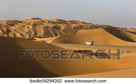 Strasse mit Auto in der Wuste bei Al Hamaim, Leeres Viertel, Empty Quarter, Sandwuste Rub al-Chali, Vereinigte Arabische Emirate, Asien View Large Photo Image Stock Image - Strasse mit Auto in der Wuste bei Al Hamaim, Leeres Viertel, Empty Quarter, Sandwuste Rub al-Chali, Vereinigte Arabische Emirate, Asien. Fotosearch