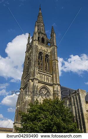 Stock Image - Turm der gotischen Kirche Eglise Saint-Jean Baptiste, Libourne, Departement Gironde, Frankreich, Europa. Fotosearch