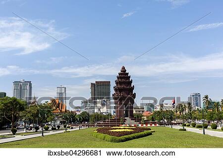 Unabhangigkeits-Denkmal am Sihanouk Boulevard, Prachtstrasse Neak Banh Teuk Park, Phnom Penh, Kambodscha, Asien View Large Photo Image Stock Image - Unabhangigkeits-Denkmal am Sihanouk Boulevard, Prachtstrasse Neak Banh Teuk Park, Phnom Penh, Kambodscha, Asien. Fotosearch