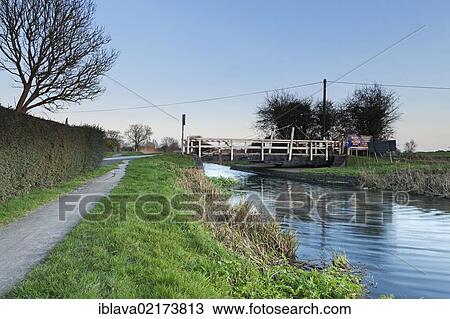 Stock Image - View of Fordgate Swinbridge, next to the Boat and Anchor Inn, on the Bridgwater and Taunton Canal, Somerset, England, United Kingdom, Europe. Fotosearch